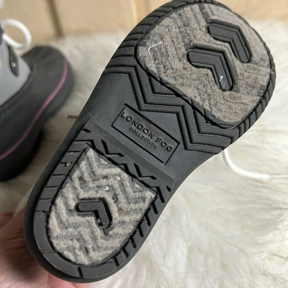 London Fog toddler boot. Size 6 Like new. Felt soles so less slippery  pink gray